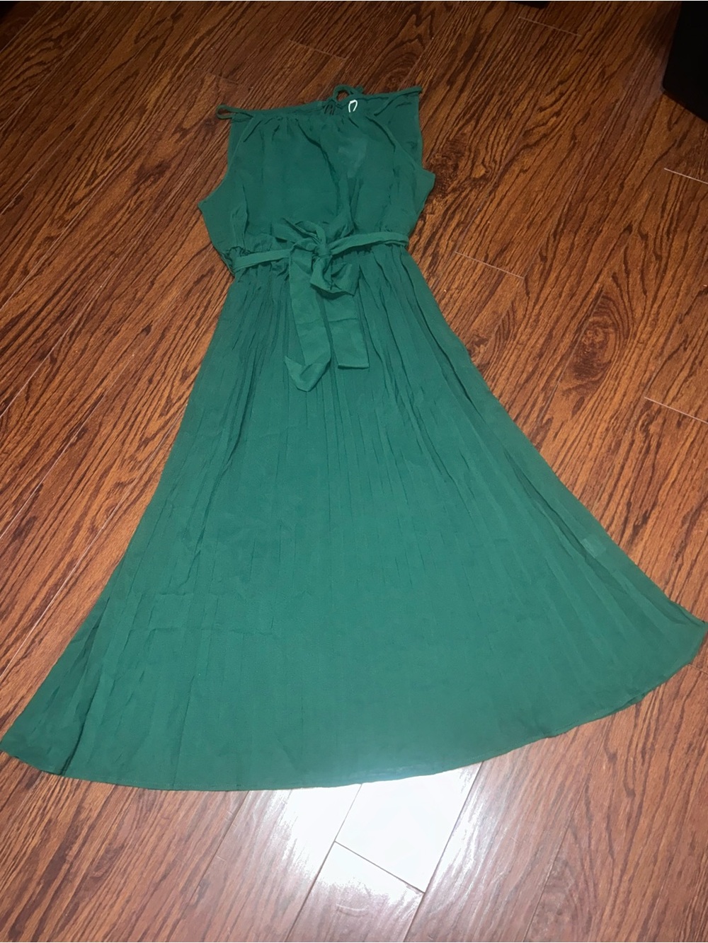 Sleeveless Green Tie-Waist Maxi Dress